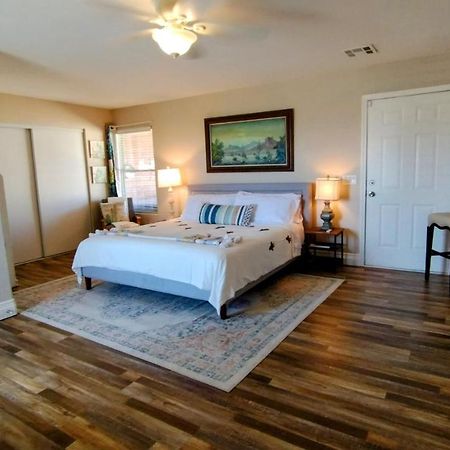 Falcon Cottage Парумп Екстер'єр фото