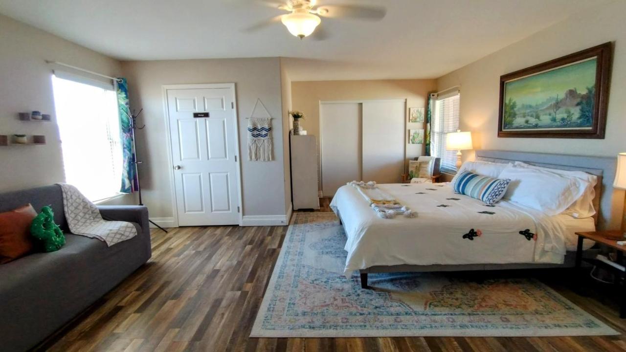 Falcon Cottage Парумп Екстер'єр фото