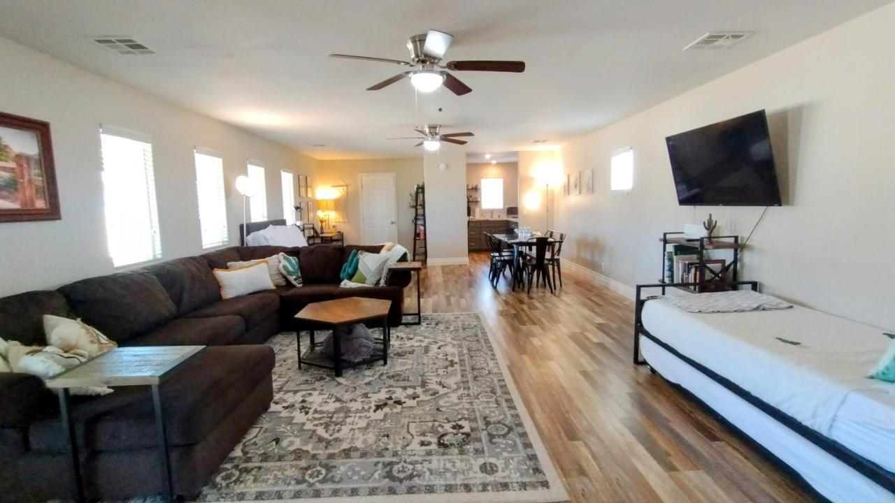 Falcon Cottage Парумп Екстер'єр фото