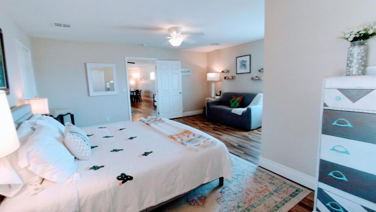 Falcon Cottage Парумп Екстер'єр фото